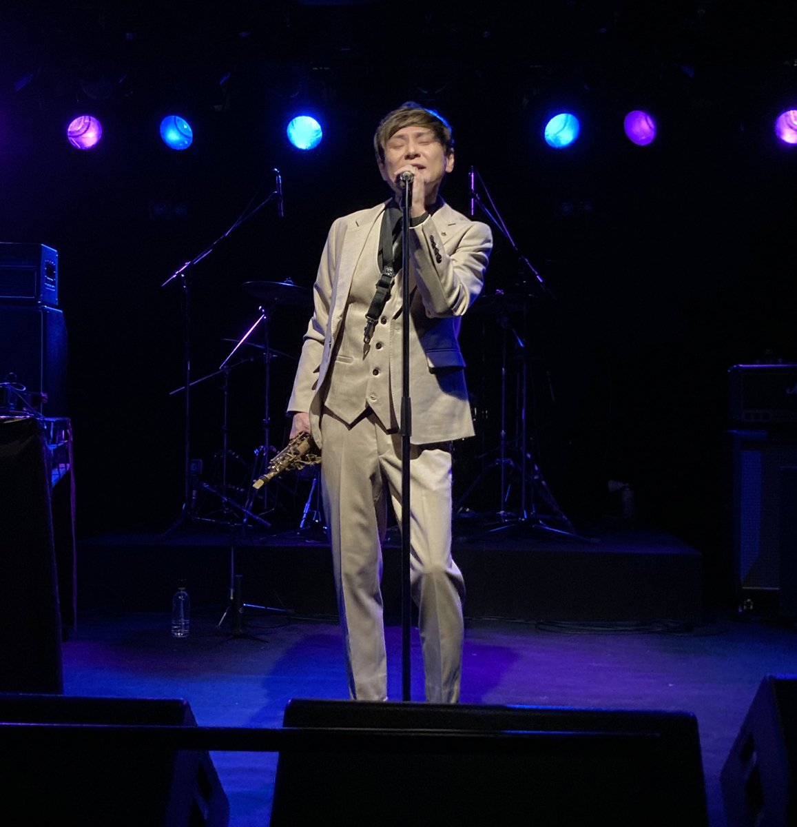 服を着た犬 tweet media