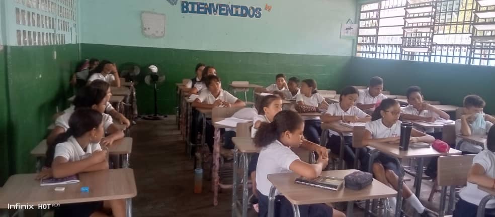 indirag73443970's tweet photo. En la mañana de hoy se llevó a cabo la formación en la escuela de tronconal 2 por parte de las facilitadoras del ANZ32 @Gabrielasjr @LuisinfoVe @Infocentroanzoa https://t.co/i3fbqIp8Bv
