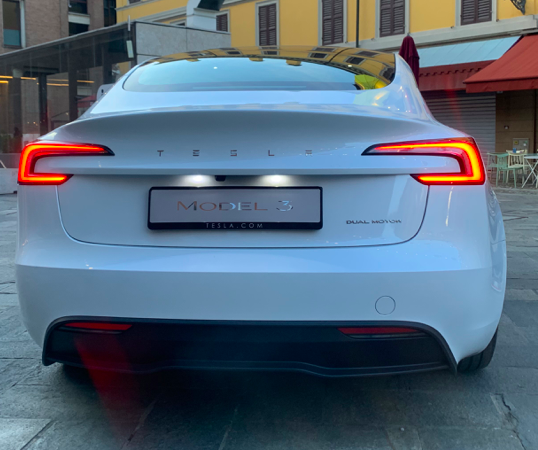 #Tesla Model 3 nuova o usata? Ci scrive Fabio, un lettore indeciso: ne ha vista una di seconda mano con 'il pacchetto Autopilot al massimo a 32 mila euro. @vaielettrico risponde⬇️ vaielettrico.it/tesla-nuova-o-… @TeslaClubItaly @TeslaOwnersIT