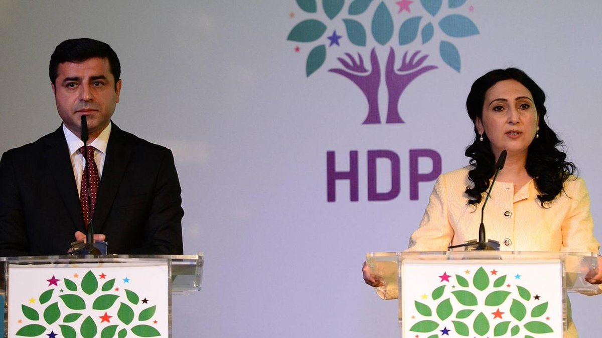 Ein unglaublicher Skandal!
Die früheren Vorsitzenden der #HPD, #SelahattinDemirtaş und #FigenYüksekdağ wurden zu jahrzehntelangen Haftstrafen verurteilt. Die Unterstützung der antikurdischen Politik durch die Bundesregierung muss endlich ein Ende haben!

#Kobanedavası