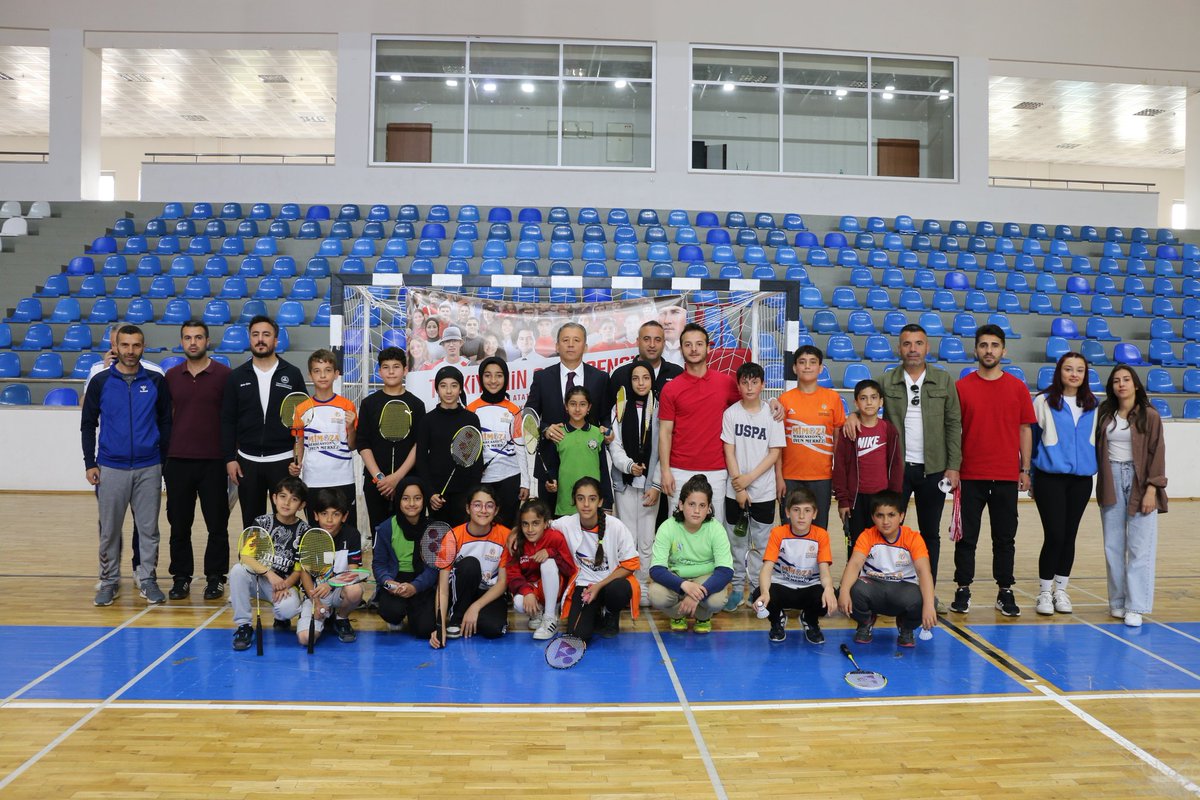 📍Karşıyaka Spor Salonu

✨Yılın En Genç Haftası, Badminton müsabakaları ile devam ediyor.