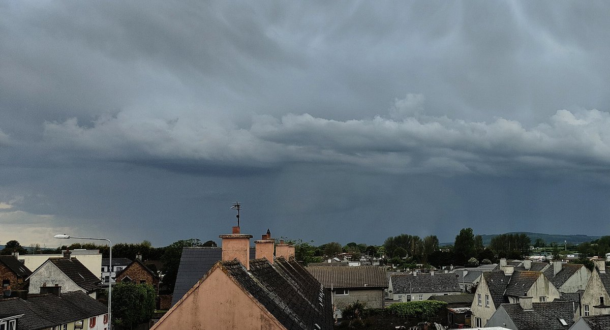 Looks like a Thunderstorm is on the way in Dungarvan town this Evening @CarlowWeather