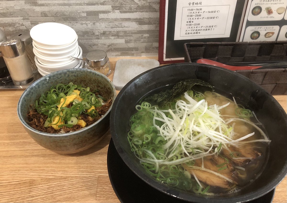 塩ラーメンうめぇ😋

ランチタイムはプラス100円でチャーシュー玉子ご飯付けられるの最高すぎる