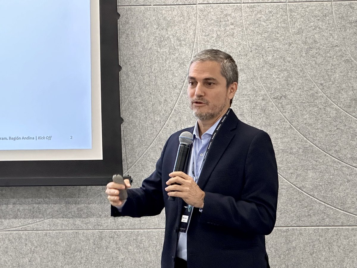 DeloitteCO's tweet image. 📍 Gabriel Uribe, Socio de Consultoría, da la bienvenida a los ejecutivos de tecnología al lanzamiento del #CIOProgram en Bogotá, destacando que el programa está diseñado para mantenerlos actualizados con información relevante de la región, fomentando la innovación.🤝