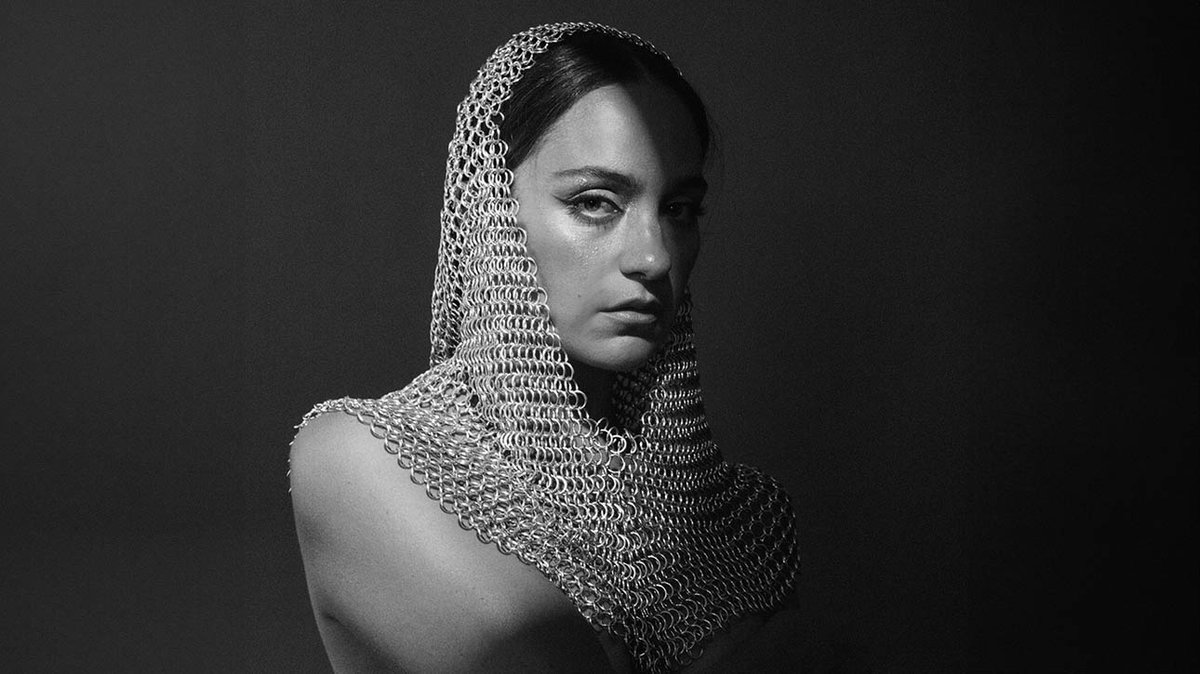 Dark-Pop Queen CXLOE and her Shiny New Thing

➡️ tinyurl.com/CXLOEShiny

CXLOE’s Shiny New Thing is hook-forward pop music for a new generation, an unrelenting collection of emoto-bangers, and an arch response to a clueless music executive.