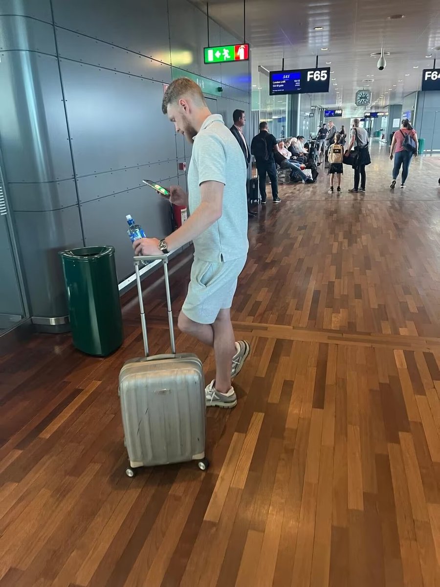 Viktor Johansson at Arlanda. Sportbladet is saying that he is on his way to England to sign for Stoke.