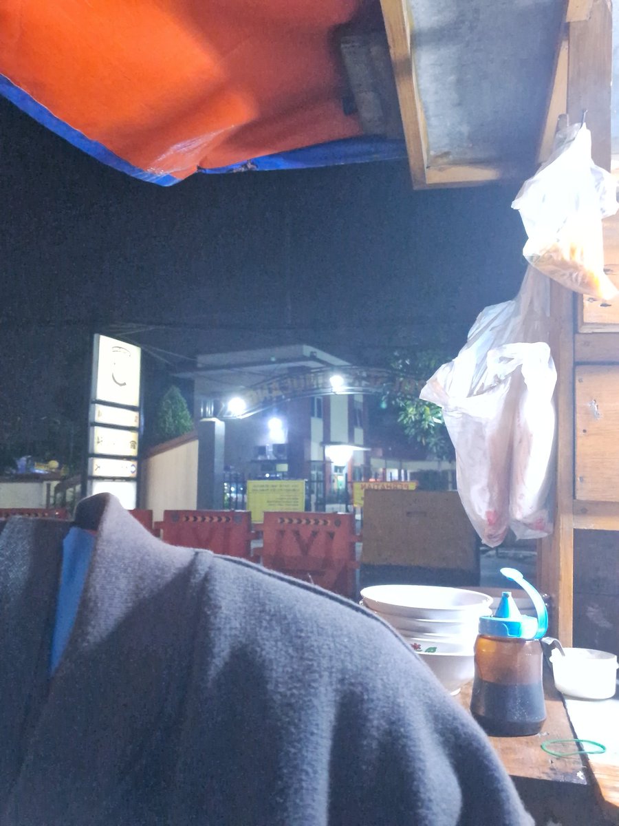 dhfarab's tweet image. Mie ayam polsek pamulang 
Ga ada obeng !!!