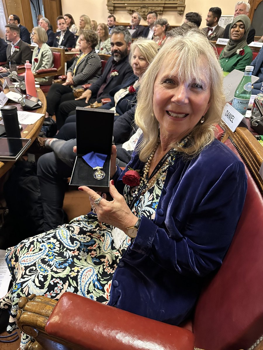 Former mayor @jacquelquinn with her medal #LDreporter #Brighton #Hove