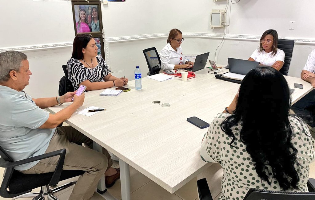 fonvisocial's tweet photo. Seguimos trabajando articuladamente con la constructora Carvajal y Soto, la interventoría UT Intervillas y la gerencia Integral Comfacesar en el seguimiento de avances del proyecto Villa Bolivariana. 

¡Pronto tendremos excelentes noticias sobre la culminación de la primera fase! https://t.co/bJysQNXAjc
