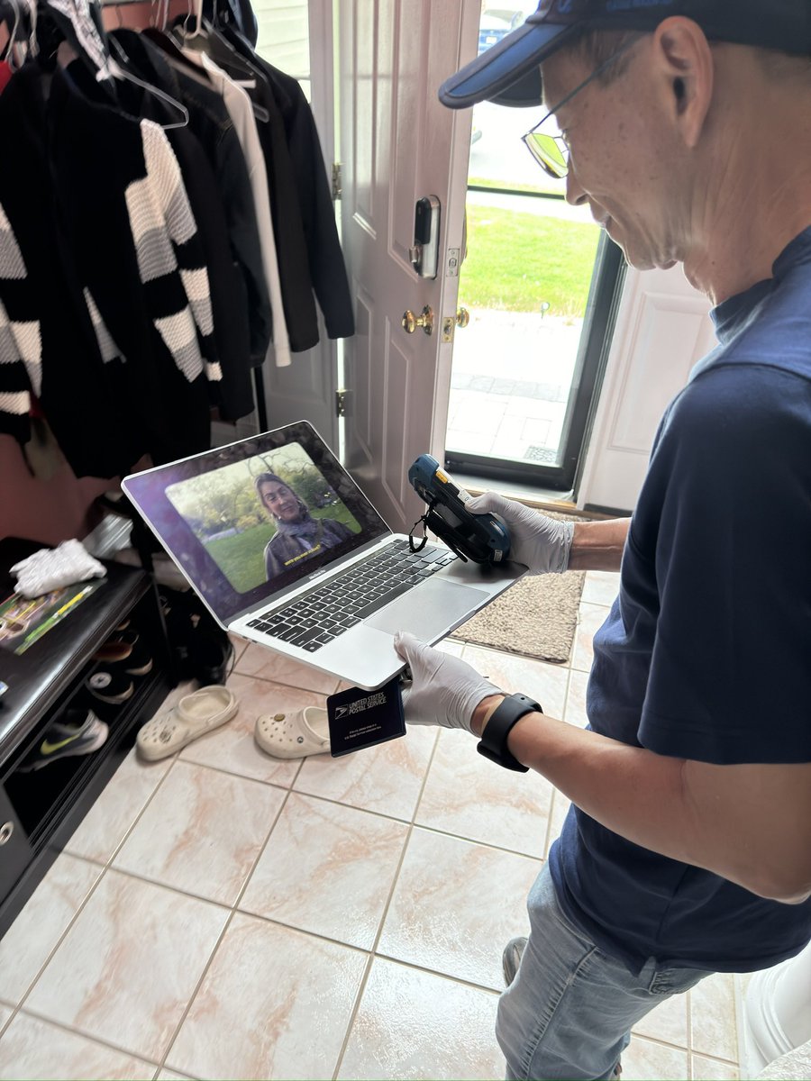 jadynviolet's tweet image. BRUH!!

You guys remember the post man I was telling you about?

I told him about my collection Raver Realm and not only was he interested…

THIS MAN BOUGHT 3 WHOLE RAVERS 🥹

This is actually bonkers, happy for this to be his first onboarding experience 💜