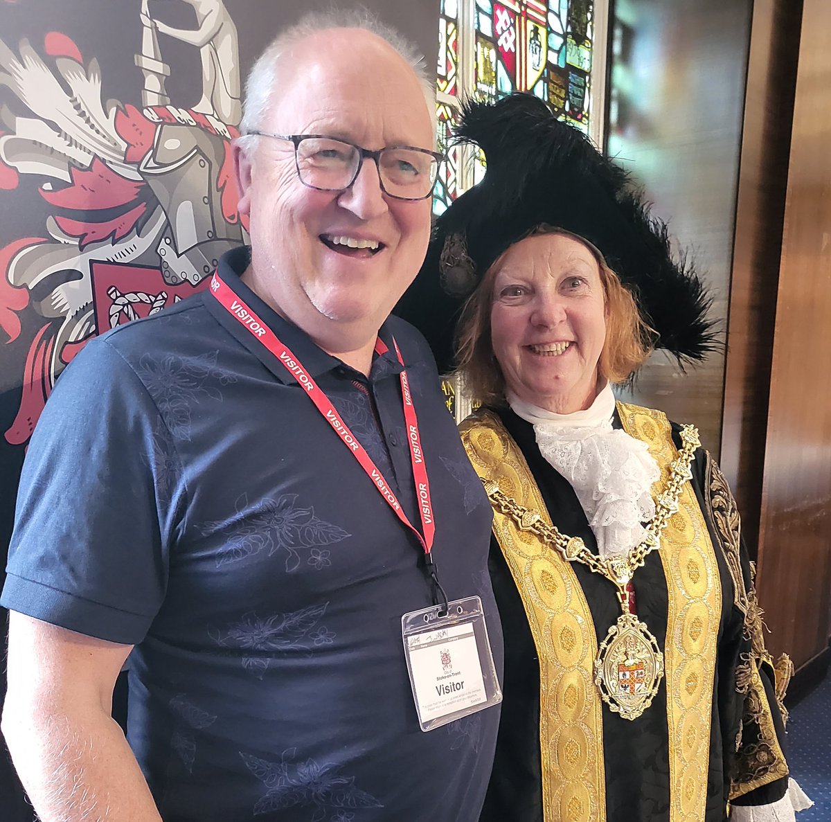 Comparing Lanyards and Pirate hats with the new Mayor Lyn Sharpe.

Best of luck as you take the city into its centenary year...@SoTCityCouncil