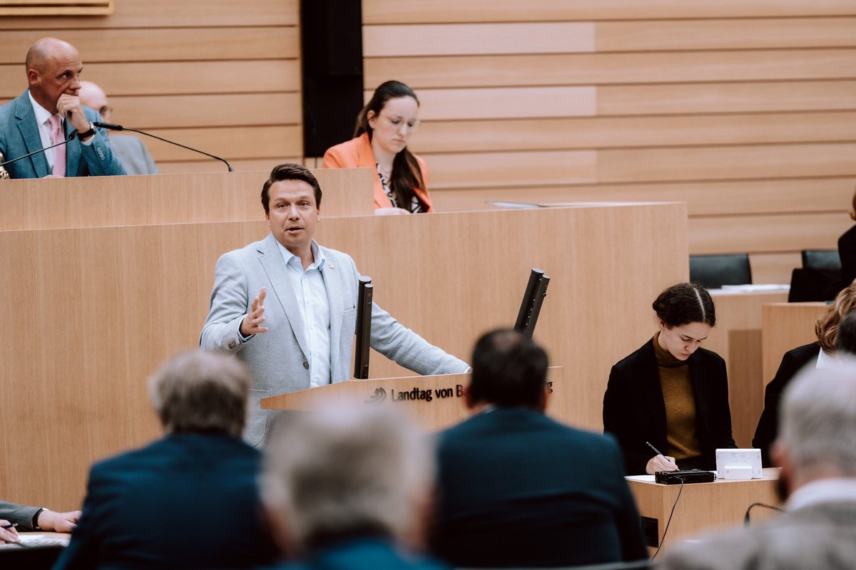 Heute im Landtag: Industriestandort Baden-Württemberg 🏭 Grundsteuer 🏠 Rettungsdienstgesetz 🚑 Fragestunde 🙋 Zusammenarbeit bei der automatisierten Datenverarbeitung 💾 Einsamkeit und soziale Isolation 😶 Tätigkeitsbericht der Bürgerbeauftragten 👂