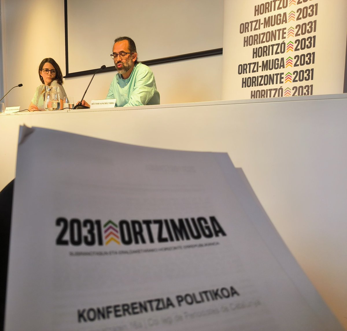 Avui som aquí, buscant un horitzó d'avanç en drets socials i en matèria de reconeixement de las nacions sense estat. Gaur @EUiA_cat-eko lagunek '2031 Ortzimuga: subiranotasun eta eraldaketarako horizonte errepublikanoa' konferentzia politikora gonbidatu gaituzte.