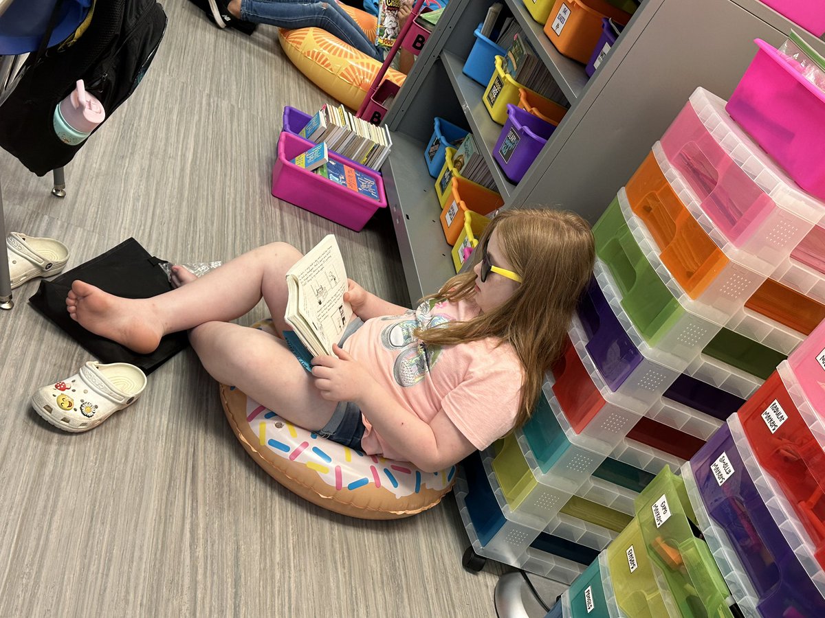 🛟 Float into a Good Book 🛟
Living for these last few days of fun themes and laughter with my kiddos! #TeamHES <a href="/I_T_Holleman/">Holleman Elementary</a>