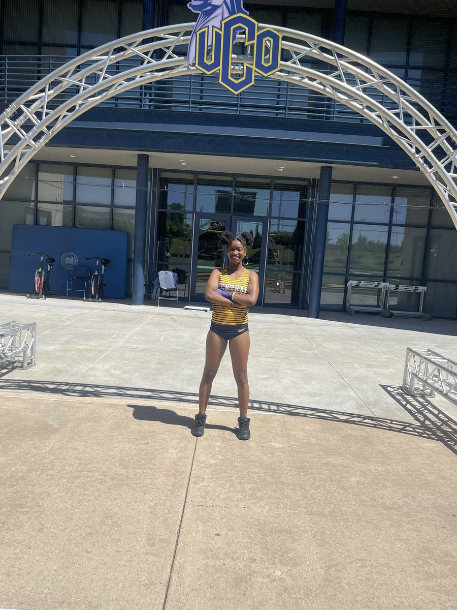 After a successful visit and good conversation with Coach G! I decided to further my passion for track as a future Bronco! I am excited! I am grateful for my mom, coaches and family! #committed #RollChos @UCOBronchos @ucoathletics @KilleenISD_ @HarkerHeightsHS @HHHSKnightsTF