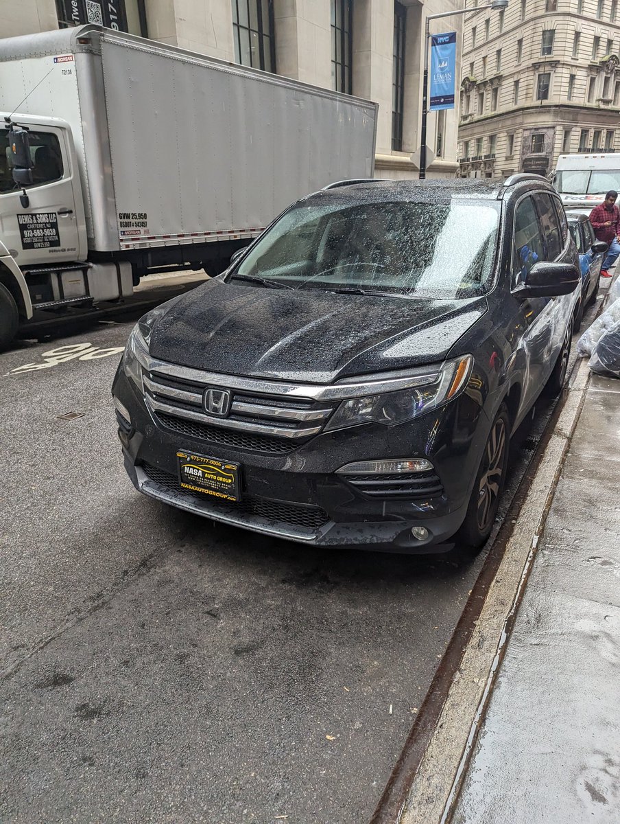 WakefieldBxDave's tweet image. @placardabuse The second vehicle with a summons had a @fdny #FakePlacard while the PA registered vehicle in front had a @NYCSanitation #FancyHat