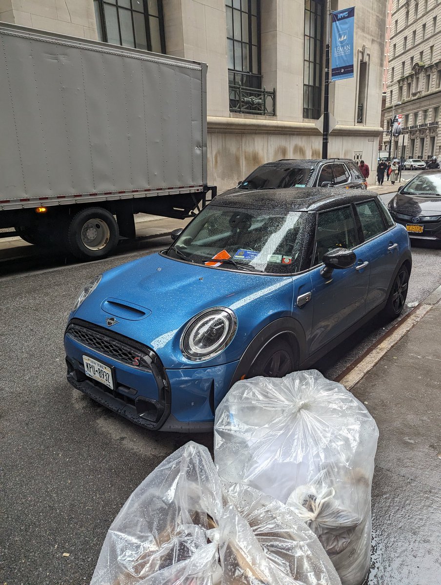 WakefieldBxDave's tweet image. @placardabuse The second vehicle with a summons had a @fdny #FakePlacard while the PA registered vehicle in front had a @NYCSanitation #FancyHat