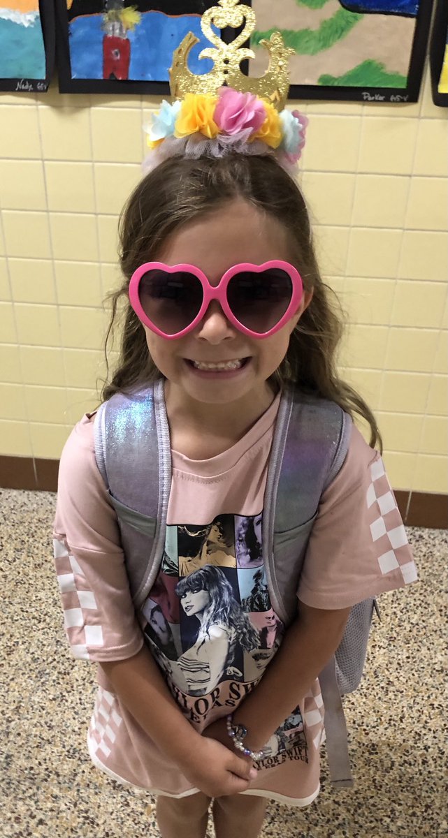This first-grader ⁦@KingsGrantES⁩ is all smiles on her birthday! #vbcps