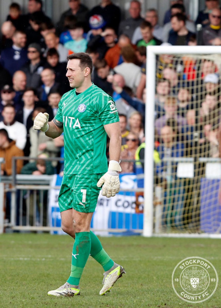 NEW SHIRT! That time of the year again when the sponsored shirts start landing, and this is pretty special. To the untrained eye this is @hinchliffeben1’s keeper shirt that he wore all season. But you’d be wrong to think that. This shirt was only ever worn once, away at Sutton.