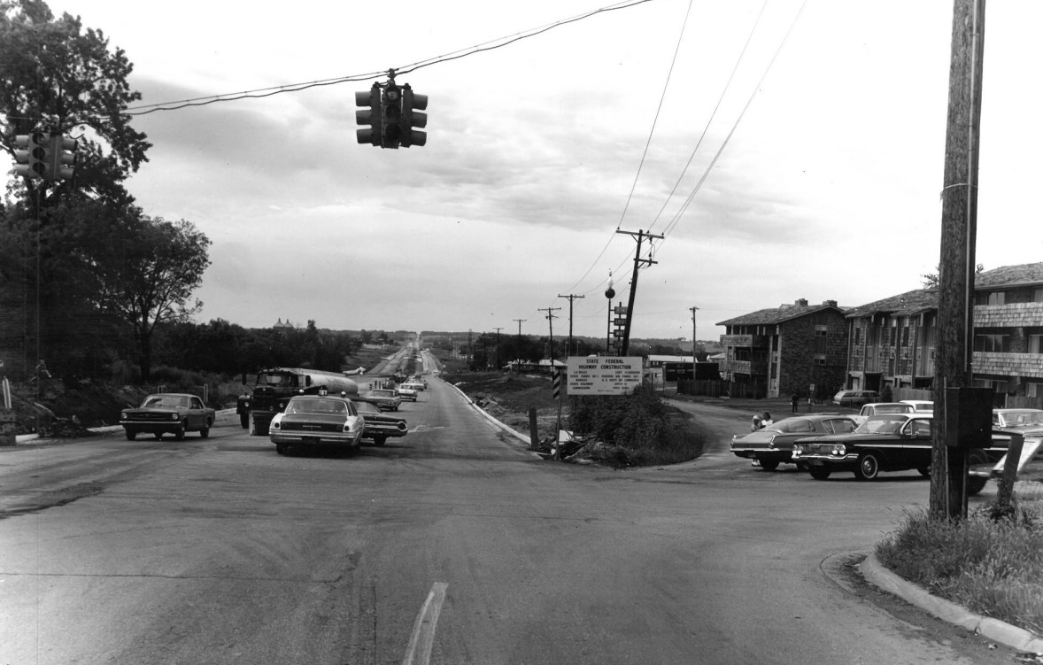 OPPD Officer on the scene of a crash southbound Metcalf at W.87th Street. Metcalf was under construction during this time. #1960's #KingLouie