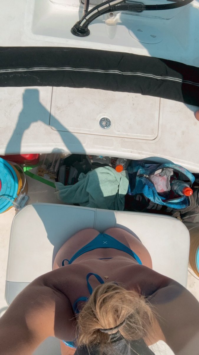 truckgirlash's tweet photo. RT if you like this POV https://t.co/AoNVcJtQNU