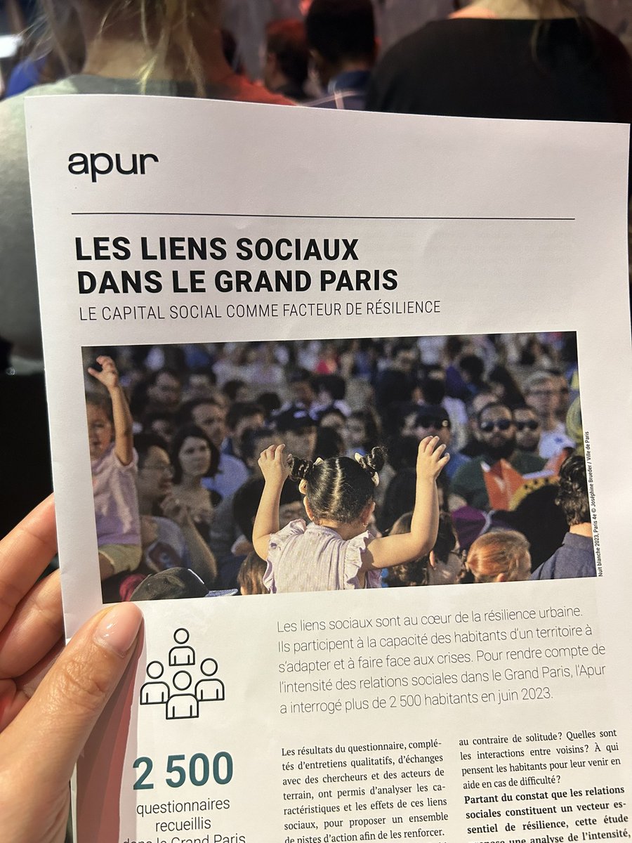 Great insights from the 'Liens sociaux dans Paris' @__Apur__ project on the importance of social networks & relations @Paris! Thx to @StOosterlynck @MaximeFelder & fellow sociologists 4 excellent discussion. Also, amazed at how fast the French speak—voilà! #UrbanStudies #Research