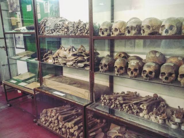 sanjoychakra's tweet image. #DemraMassacre
The horror stories of #Partition of #Bengal in 1947 is not well documented.  
Similarly the brutality that the Hindu population of East Pakistan faced in 1971 has neither been publicized nor remembered. 
Baushgari is a small village in the Demra region of what’s…