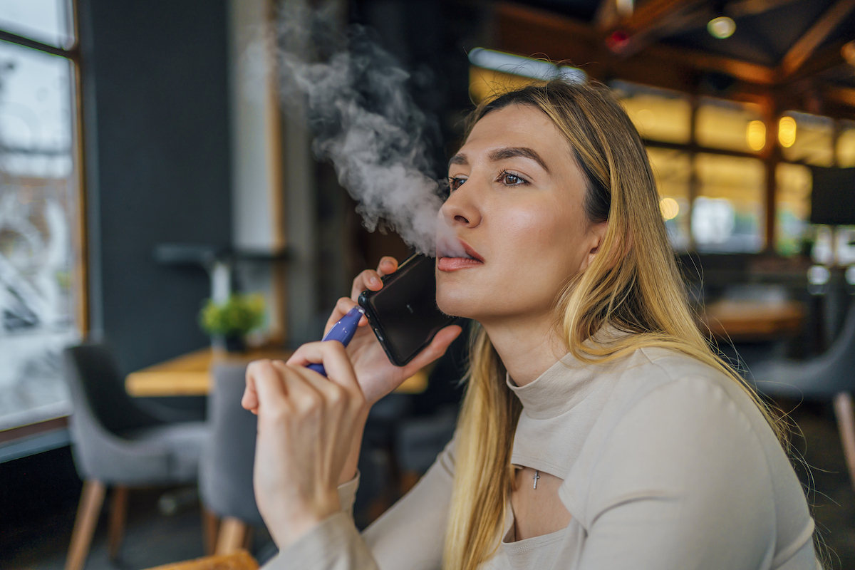 The first-ever U.S. trial of the #drug varenicline for #vaping cessation shows positive results: Researchers at @YalePsych and @YaleCancer say 45% of study participants were able to #quit. #Varenicline is better known by the brand name #Chantix. brnw.ch/21wJQDq