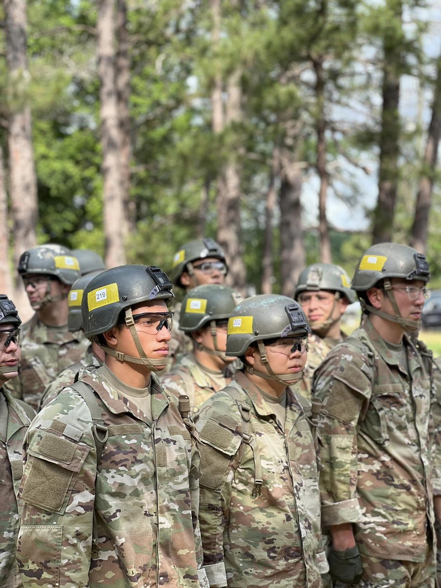 Charlie Company 2-19, 198th Infantry Training Brigade trainees are overcoming their fear of heights while navigating obstacles at the confidence course!

[repost: @198thOSUT]

#VictoryStartsHere #BeAllYouCanBe 
@USArmy @TradocCG @TradocDCG @TRADOCCSM @USACIMT