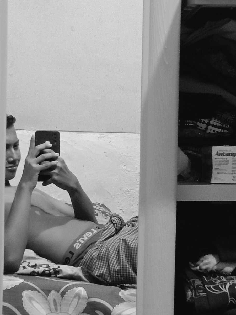 mocaalatee's tweet photo. Udh pada #crott blom?
#sange #sange_ahh https://t.co/DAyFcz7NtL