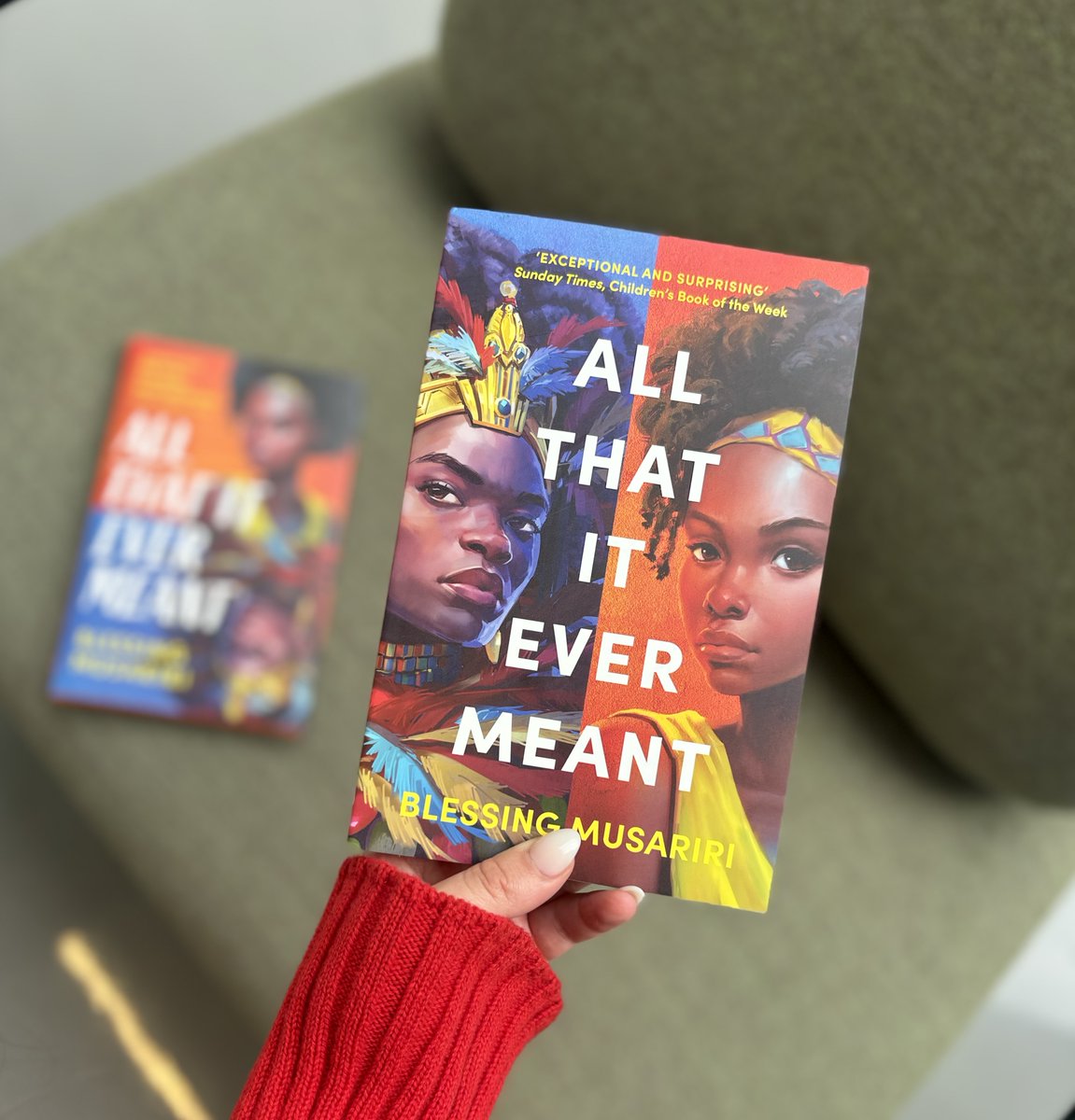 How beautiful are the paperback copies of #AllThatItEverMeant by Blessing Musariri? 😍 An outstanding YA novel of familly, love, loss and life lived between two cultures… Coming June 👉 amzn.to/3WKZJoO