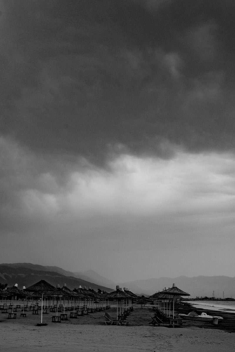Parasols, mountains and clouds. Fuji XPro3