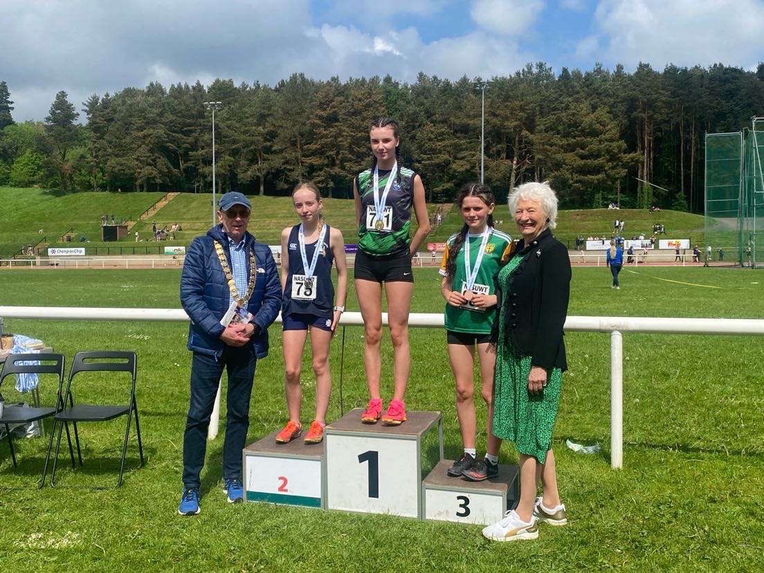 🏃‍♀️ Huge congratulations to Aisling for her impressive bronze medal win representing SJS in the Ulster schools 1500m at the Mary Peters Track! How special to be pictured with Dame Mary herself at the podium! We look forward to supporting you in the All-Ireland series🥉🏆
