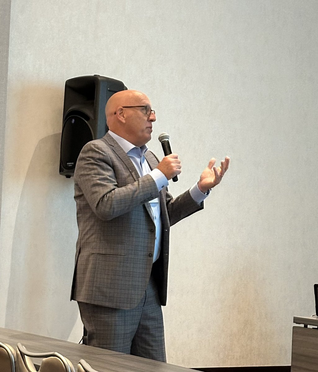 The voice of patient advocates is ESSENTIAL. @ctoddkennedy weighs in on a proposed trial design and aspects that could be tweaked to better align with patient perspectives. Thank you, Todd, for your invaluable additions to the Alliance spring myeloma meeting!