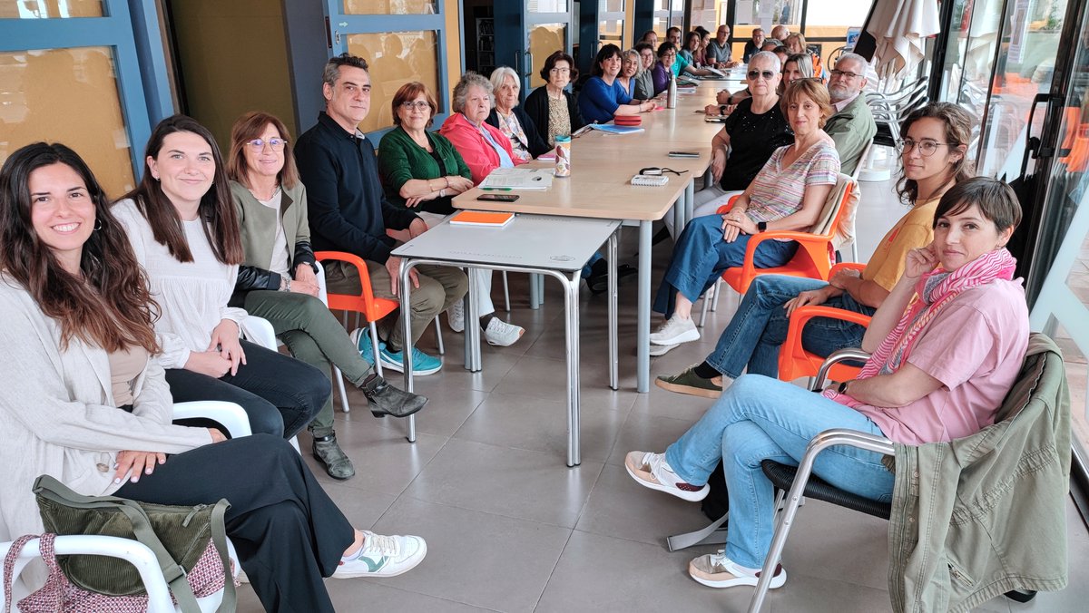 👵👴Aquest matí ha tingut lloc al casal de gent gran de Can Manent una trobada de voluntariat de Radars amb tècnics municipals🧵#PremiàDeMar #Maresme #GentGranPdM #ServeisSocialsPdM