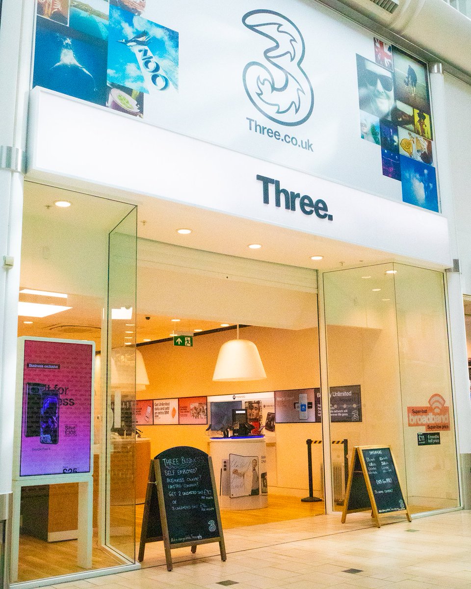 2 in 3 football fans have struggled with their mental health. So @threeuk have teamed up with Vinnie Jones and Samaritans to encourage fans to #TalkMoreThanFootball 🗣️

#mentalhealth #mentalhealthawarenessweek #castlequay #banbury #oxfordshire