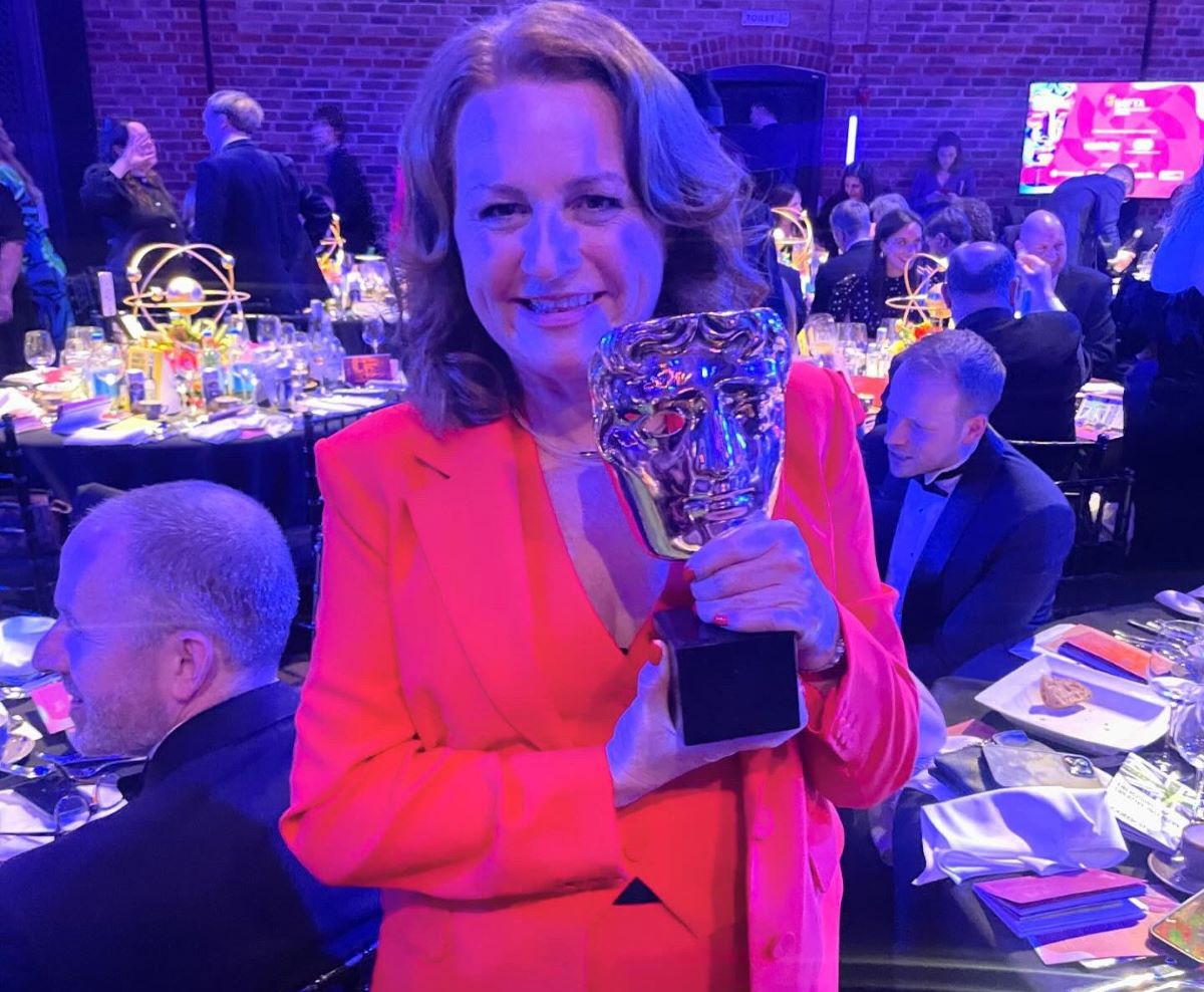 They've done it again! The amazing alumni from our Media Make-up courses have completed a 2024 Oscar/Emmy/BAFTA hat-trick. Lisa Parkinson joined the roll of honour with a Best Make Up and Hair Design @BAFTA for her work on The Long Shadow. Full story⬇️ ow.ly/8Ptc50RIbsE