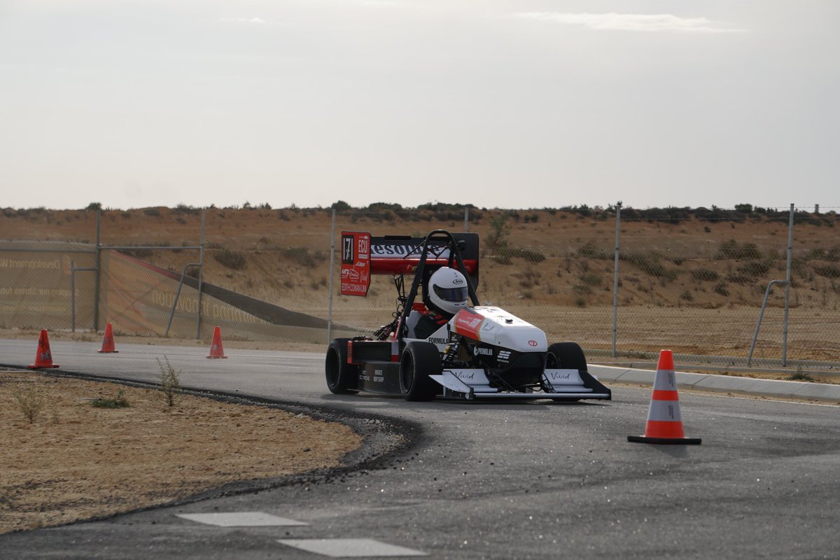 ECU7Racing's tweet image. #FSUK Testing Day 1
The team took to the track for the first of our testing days in preparation for @FormulaStudent in July.
Here&apos;s how we went:
-250 laps completed
-5 drivers cycled through
-New UK-specific subsystems shakedown completed
-New livery tested ;)
#fsae #engineering