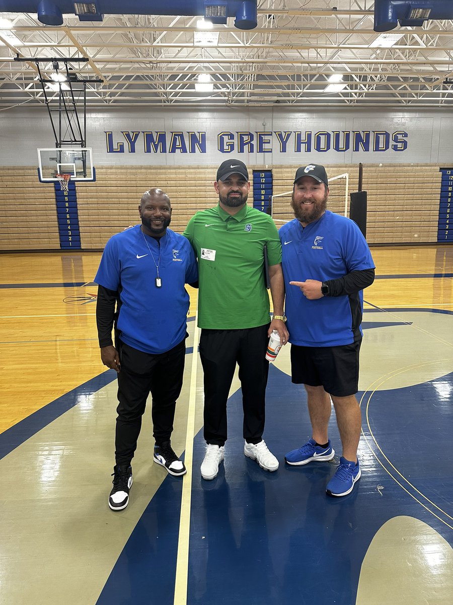 Great to have my brother @CoachMelo90 From University of West Florida stop by @LymanFootball24 to talk about some Football players. ☝🏿 #FinishWhatYouStarted @FlaHSFootball @PrepRedzoneFL @UWFFootball @Recruit_Lyman @Lyman_Athletics @LymanHighSchool @Coach_Cohen1