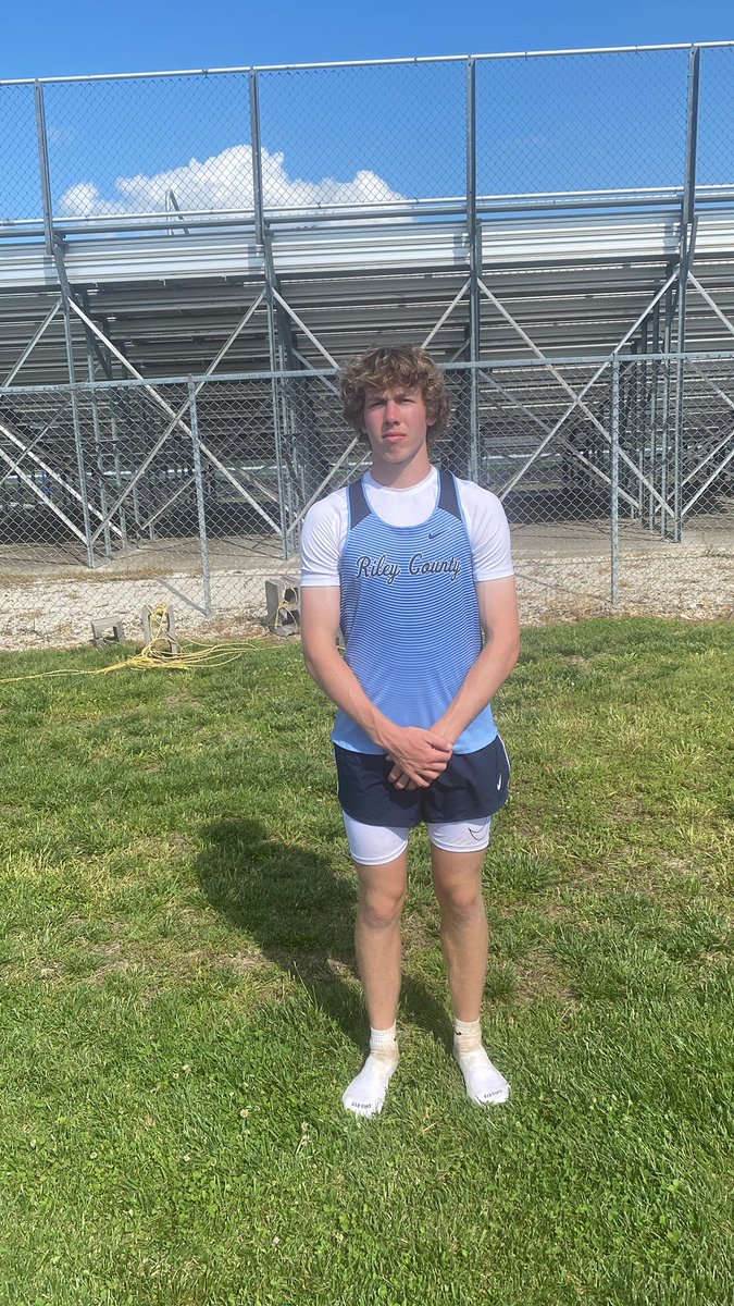 Jace Woodard qualifies for state winning the triple jump