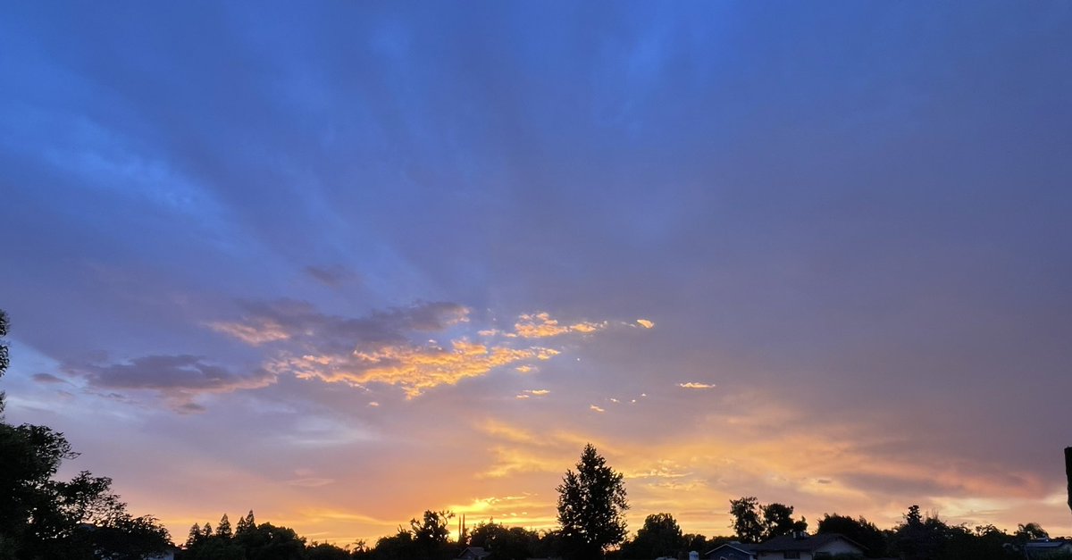 Last night’s sunset 🌅 

#Californie 
#Sunset
#CaliGirl
#CenCal
#CentralCalifornia
#SanJoaquinValley