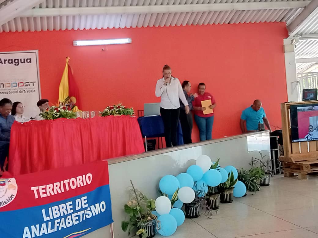Hoy entregamos 542 titutlos 6to grado, bachiller y universitario a la clase trabajadora bajo el plan "Toda Fabrica una Escuela" Formación para el trabajo y desarrollo productivo. Potenciando el trabajo Liberador.

#EsteEsUnPuebloMaduro 
<a href="/NicolasMaduro/">Nicolás Maduro</a> 
<a href="/_LaAvanzadora/">Yelitze Santaella</a>