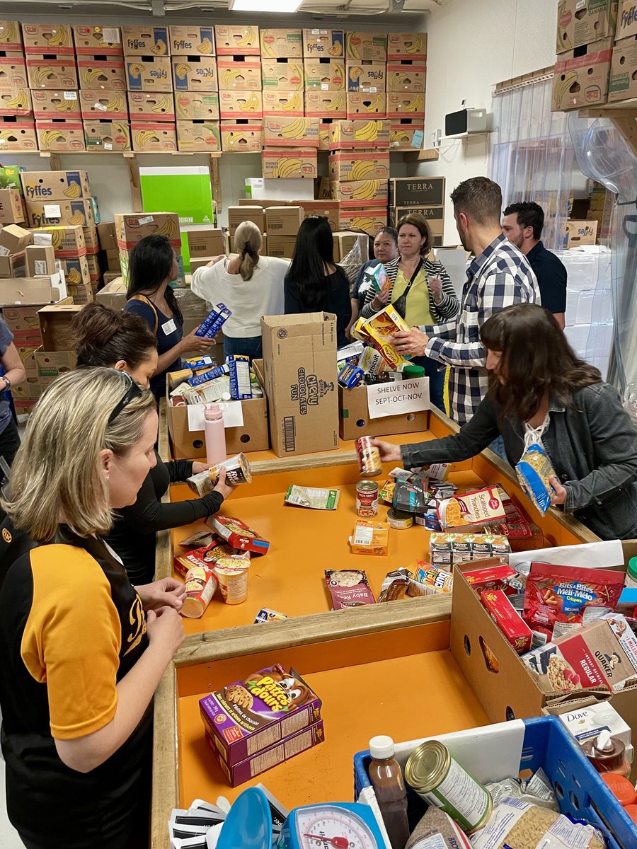 Thank you so much to the good people at The Orangeville Foodbank ⁦@orangevillefood⁩ for having us! We had an amazing time putting our faith in action! ⁦@DPCDSBSchools⁩