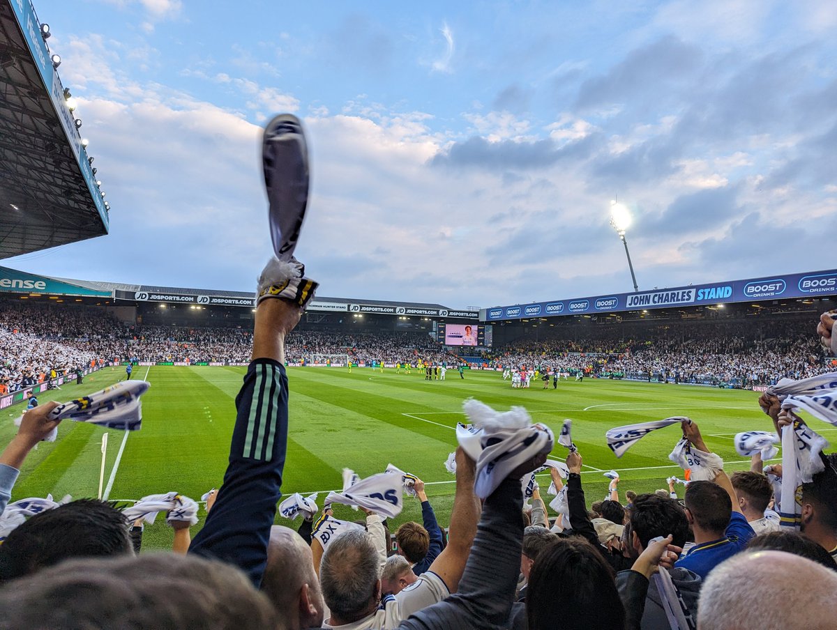 DanJamesVIP's tweet image. Best night I've seen live in a long time if not ever,

Performance and fans!

#lufc