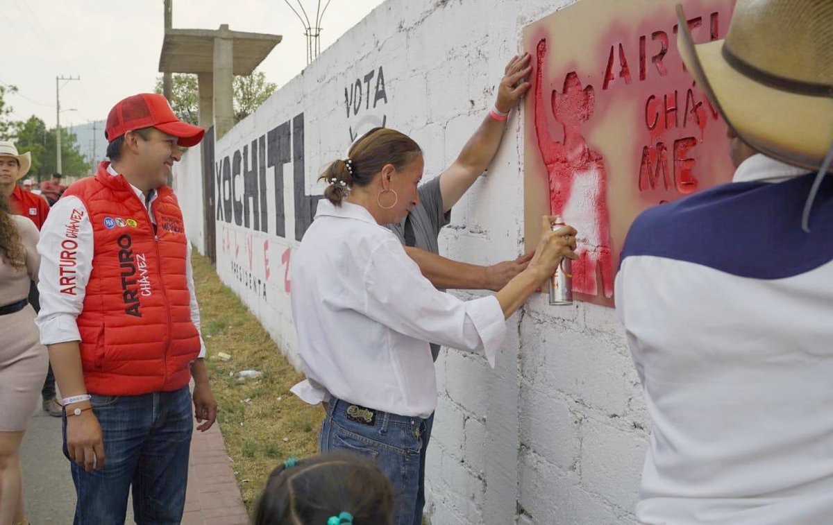 En Timilpan, ¡la Coalición #FuerzaYCorazónPor México ha marcado territorio! Porque hoy somos más los que estamos dispuestos a rifarnos esta lucha por ti y todo el #Distrito01.

Que quede muy claro: ¡este #2deJunio, vamos a ganar! ♥️💛💙
#QueRifados