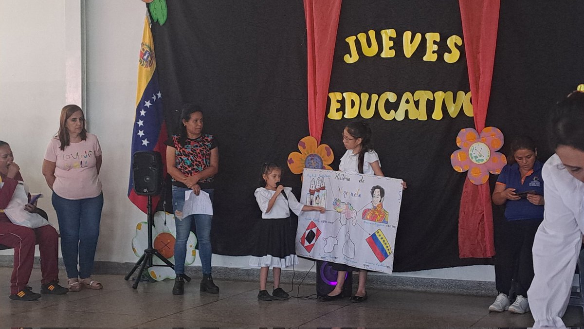 Jueves Educativo con los circuitos 24, 26 y27 del municipio San Cristóbal en la Unidad Educativa María Lara de Pueblo Nuevo. Donde se desarrollaron variedad de actividades como: bailes. Ponencias, obras, y stand con muestras pedagógicas <a href="/Berzabethg1/">Berzabethgandicaoficial</a> <a href="/NicolasMaduro/">Nicolás Maduro</a> <a href="/Crazet2011/">Crazet2011</a>
