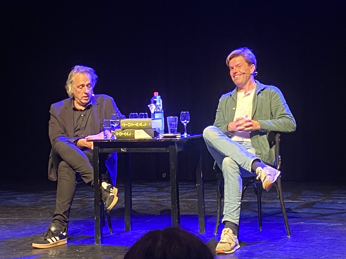 Ja, totaal 3 staat ook op z’n plek. Genoten in Alphen van <a href="/gijs_beukers/">Gijs Beukers</a> , <a href="/MvanRoosmalen/">marcel van roosmalen</a> en het gevolg van <a href="/Meulenhoff/">Meulenhoff</a>