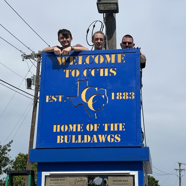 copperascoveisd's tweet photo. Students in Welding 2 at Copperas Cove HS have finished new signs to welcome everyone to Bulldawg Territory at all three campus entrances.

They did a TREMENDOUS job! https://t.co/8pLI89BgiJ