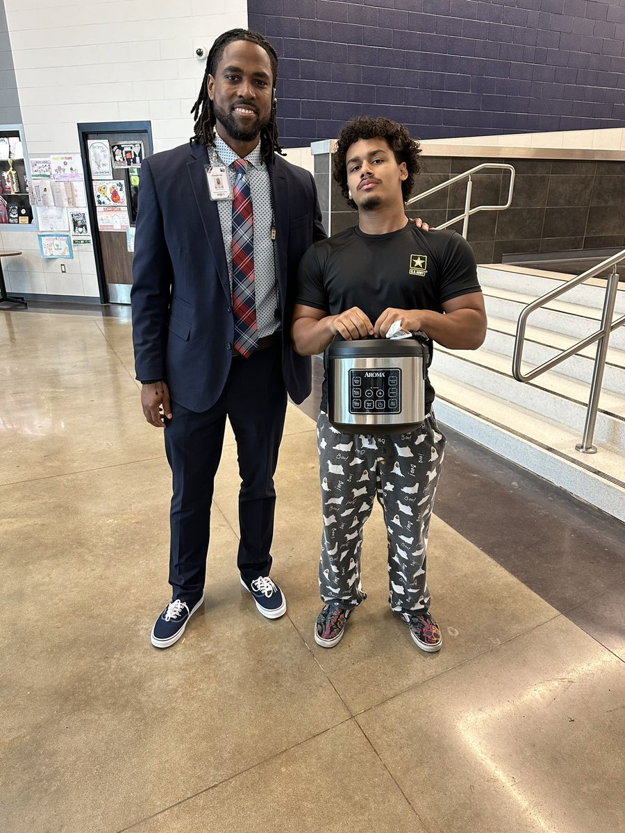 🐾 Senior 🎓Spirit Week Anything But 🎒 Backpack Day  #gobobcats #BobcatPRIDE