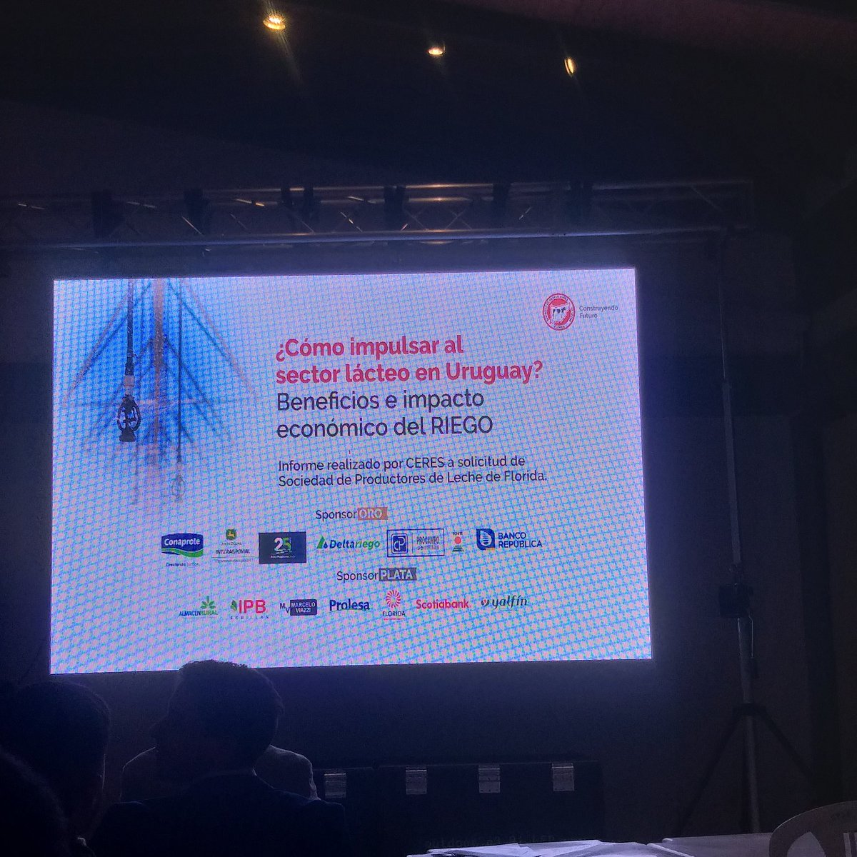 Todo pronto en la <a href="/_splf/">SPLF</a> para comenzar la exposición de <a href="/CERES_UY/">CERES</a> sobre el riego en la lechería <a href="/tardaguilaagro/">Tardáguila Agromercados</a>